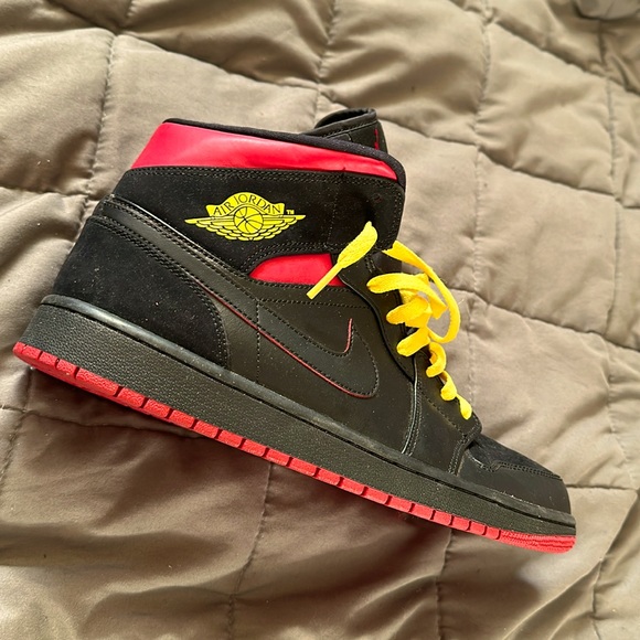 Jordan Other - Air Jordan One Mid LAST SHOT /LIKE NEW